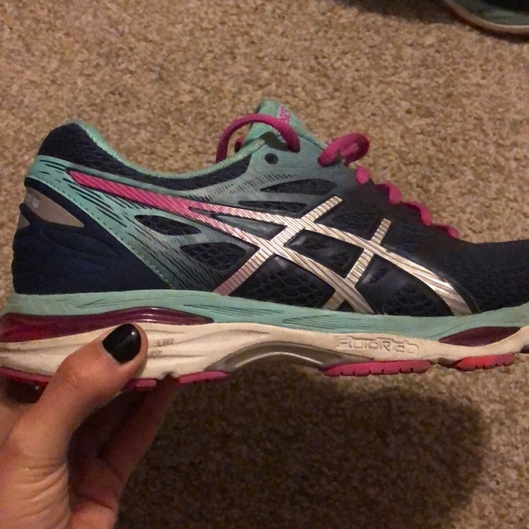 Donated to a shelter ASICS GEL-CUMULUS 18 running shoes! - Picture 6 of 8